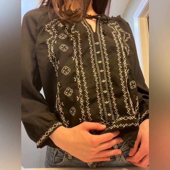 Black and White American Eagle blouse 🦅 - Picture 1 of 1